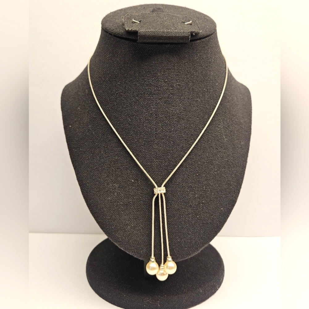 Faux Pearl Drop Necklace